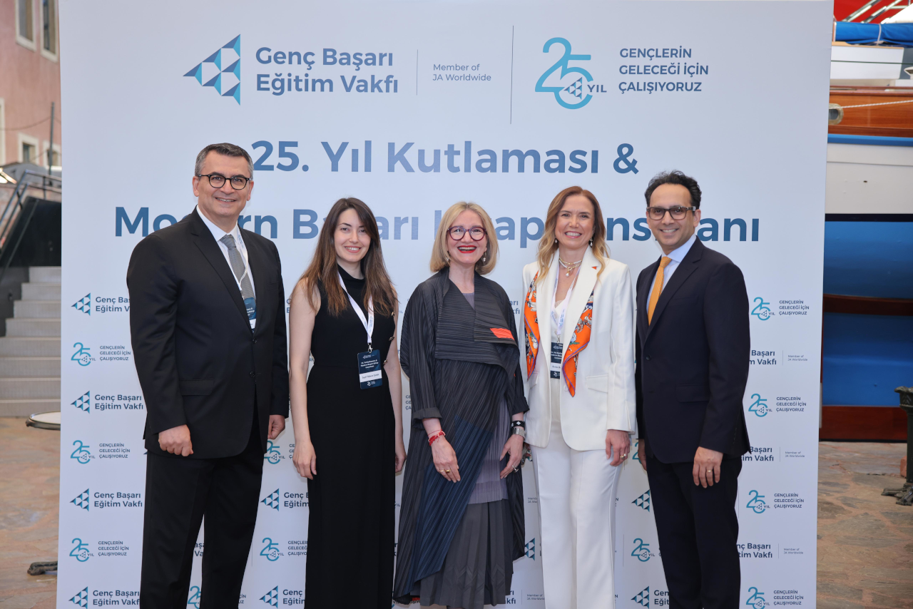 Gençlerin girişimci bakış açısı kazanabilmeleri için çeyrek asırdır faaliyet gösteren, bu amaçla yüzbinlerce gencin yetişmesine vesile olan Genç Başarı Eğitim Vakfı (GBEV) bu yıl 25. Kuruluş yıl dönümünü kutluyor.