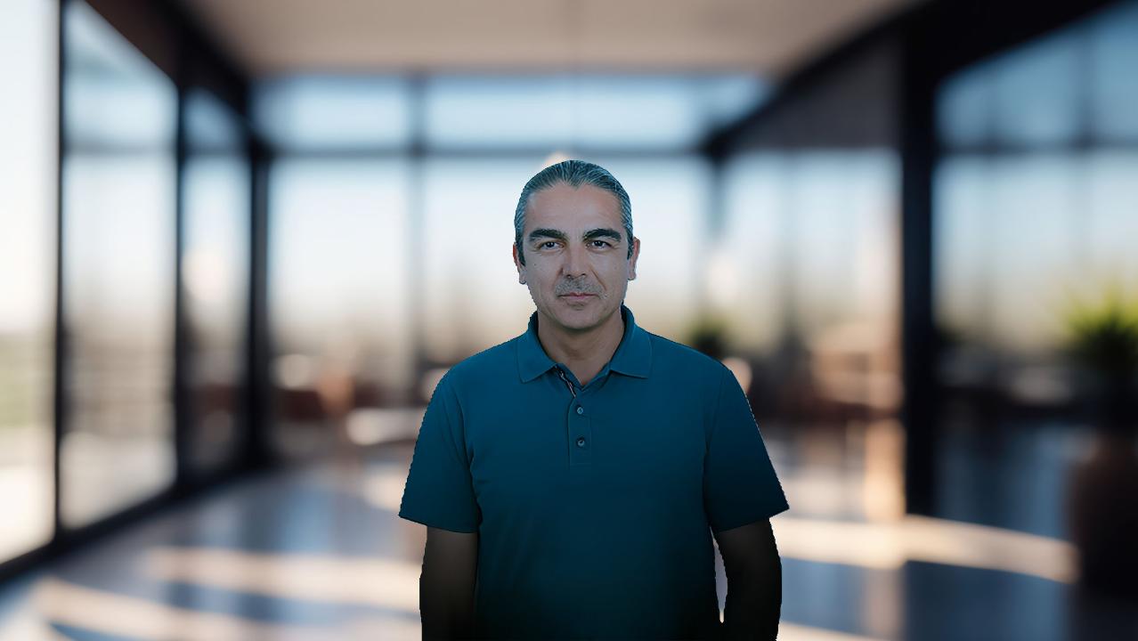 Dünyada artan çevresel hassasiyetle birlikte, “yeşil otel” kavramı turizmin olmazsa olmazı hâline geldi. Türkiye’de de bu dönüşüm, yapay zekâ destekli sistemlerle ivme kazanıyor. Elektraweb Yazılım Grubu, otellerin atık yönetiminden enerji tüketimine kadar birçok süreci yapay zekâ ile analiz ederek, sürdürülebilirlik yol haritası sunuyor.